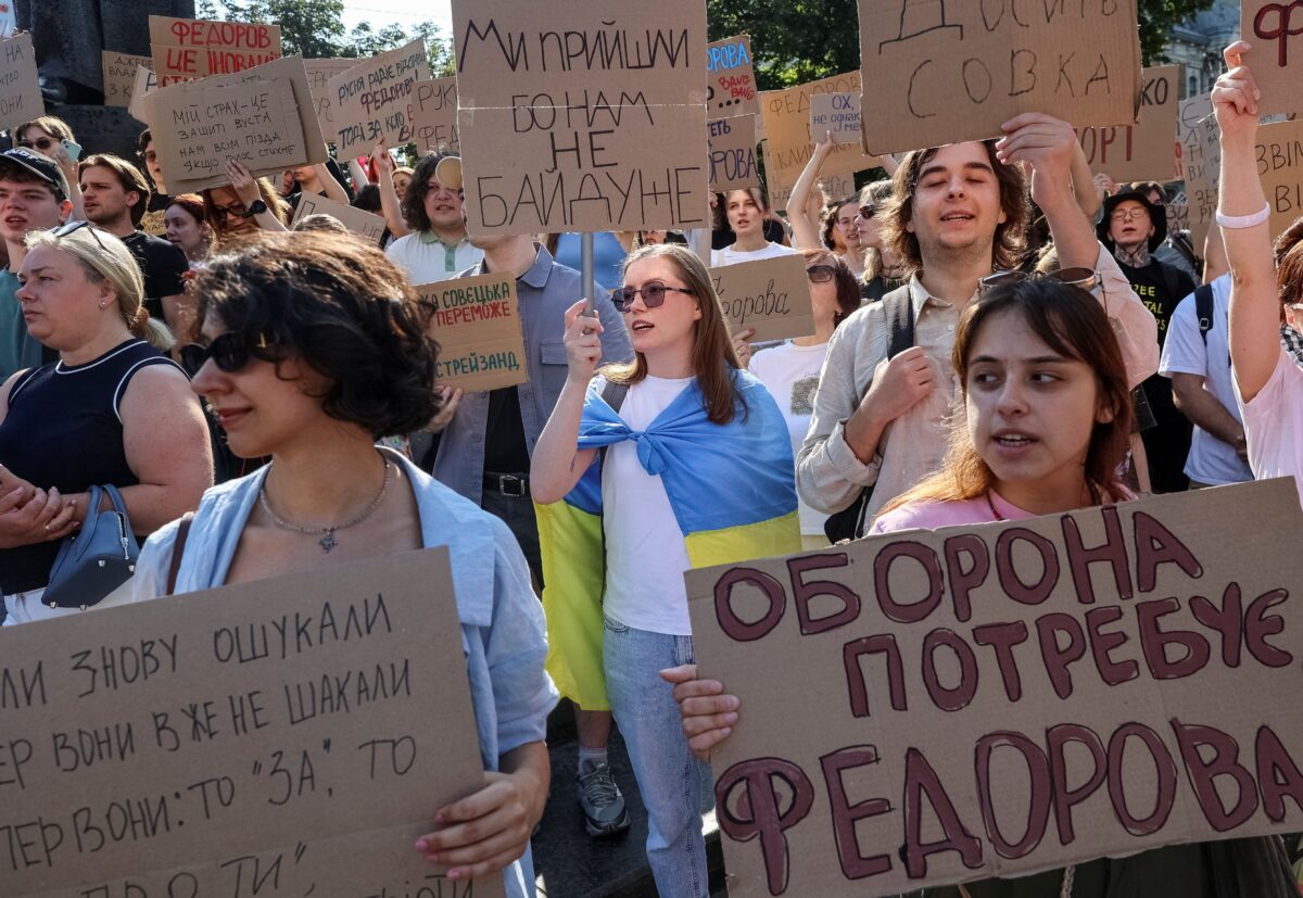 Διαμαρτυρίες στην Ουκαρνία για την απομπή Μιχαΐλο Φέντοροφ 