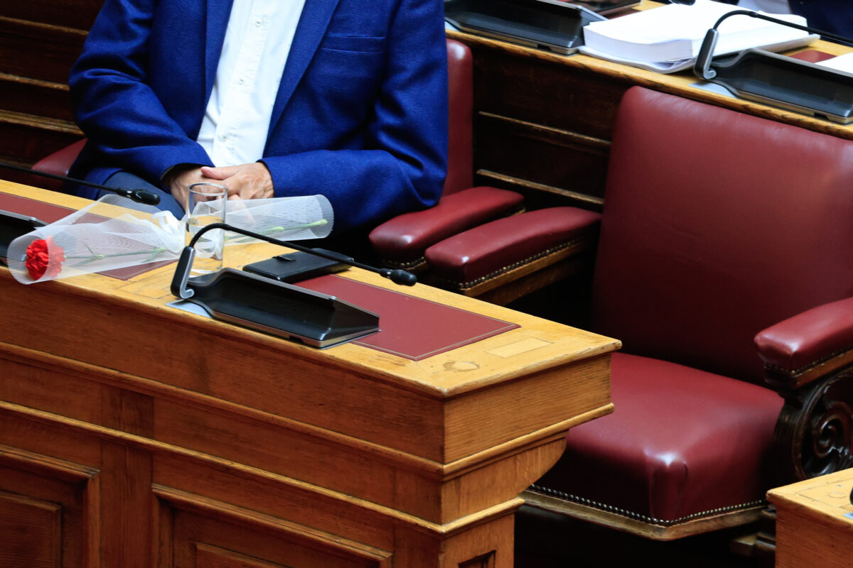 Γαρύφαλλο, Βουλή, Χαλβατζής, ΚΚΕ