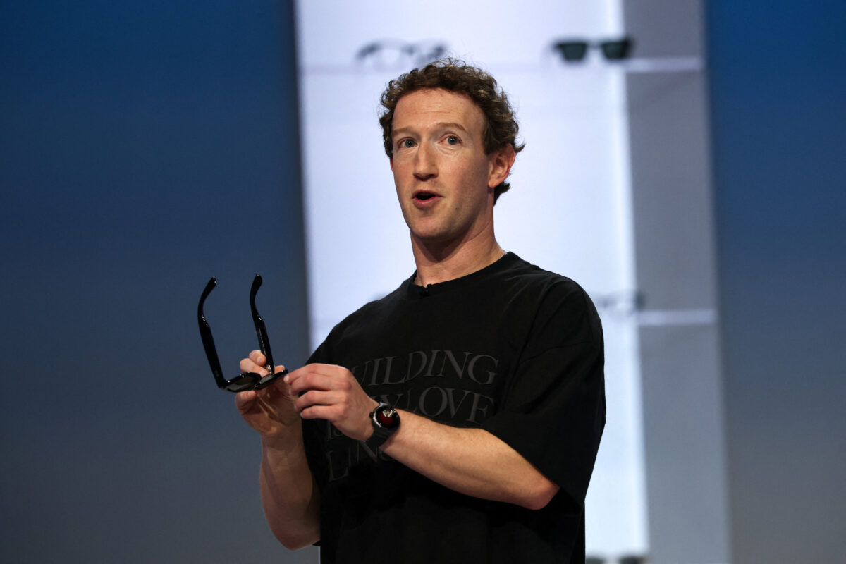 Meta CEO Mark Zuckerberg presents the Meta VR Glasses during the Meta Connect event at the company's headquarters in Menlo Park, California, U.S., September 23, 2026. REUTERS/Carlos Barria REFILE - CORRECTING CAPTION FROM "MUSE CHARM" TO "META VR GLASSES".  