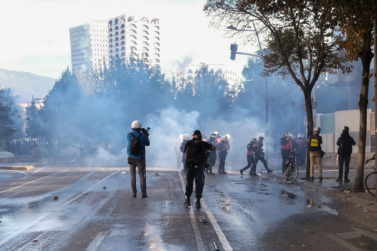 ΑΛΒΑΝΙΑ-ΓΙΑ 12η ΜΕΡΑ ΣΥΝΕΧΙΖΟΝΤΑΙ ΟΙ ΑΝΤΙΚΥΒΕΡΝΗΤΙΚΕΣ ΔΙΑΔΗΛΩΣΕΙΣ ΚΑΙ ΤΑ ΕΠΕΙΣΟΔΙΑ ΣΤΑ ΤΙΡΑΝΑ (ΑΝΤΩΝΗΣ ΖΟΥΡΙΔΑΚΗΣ/EUROKINISSI)