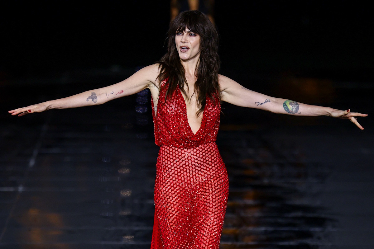 Η Cara Delevingne σε εκδήλωση της L'Oreal στο Παρίσι τον Σεπτέμβριο του 2026